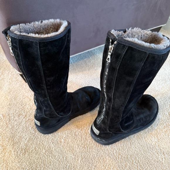 Size 9 UGG Black Winter Suede Boots with Gray Lining - Picture 3 of 8